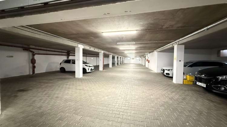 Parkplatz in Tiefgarage mit Valet Service am Flughafen Frankfurt