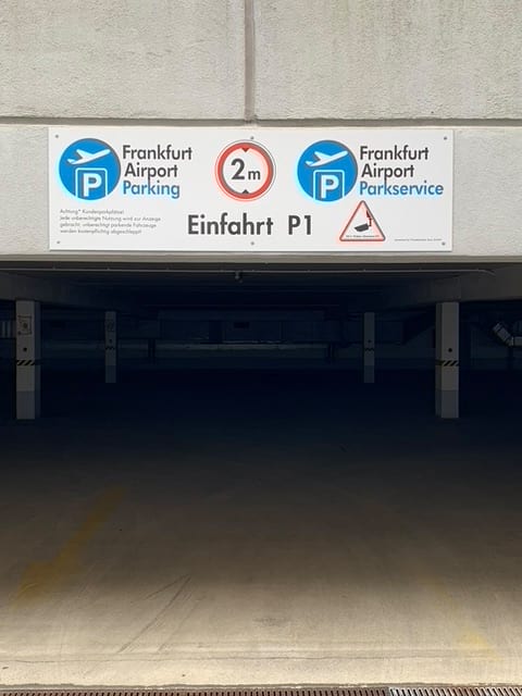 Einfahrt Tiefgarage inkl. Valet Service am Airport Frankfurt