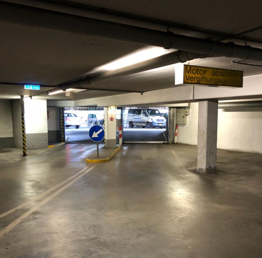 Tiefgaragenparkplatz inkl. Shuttle zum Hafen Frankfurt am Main