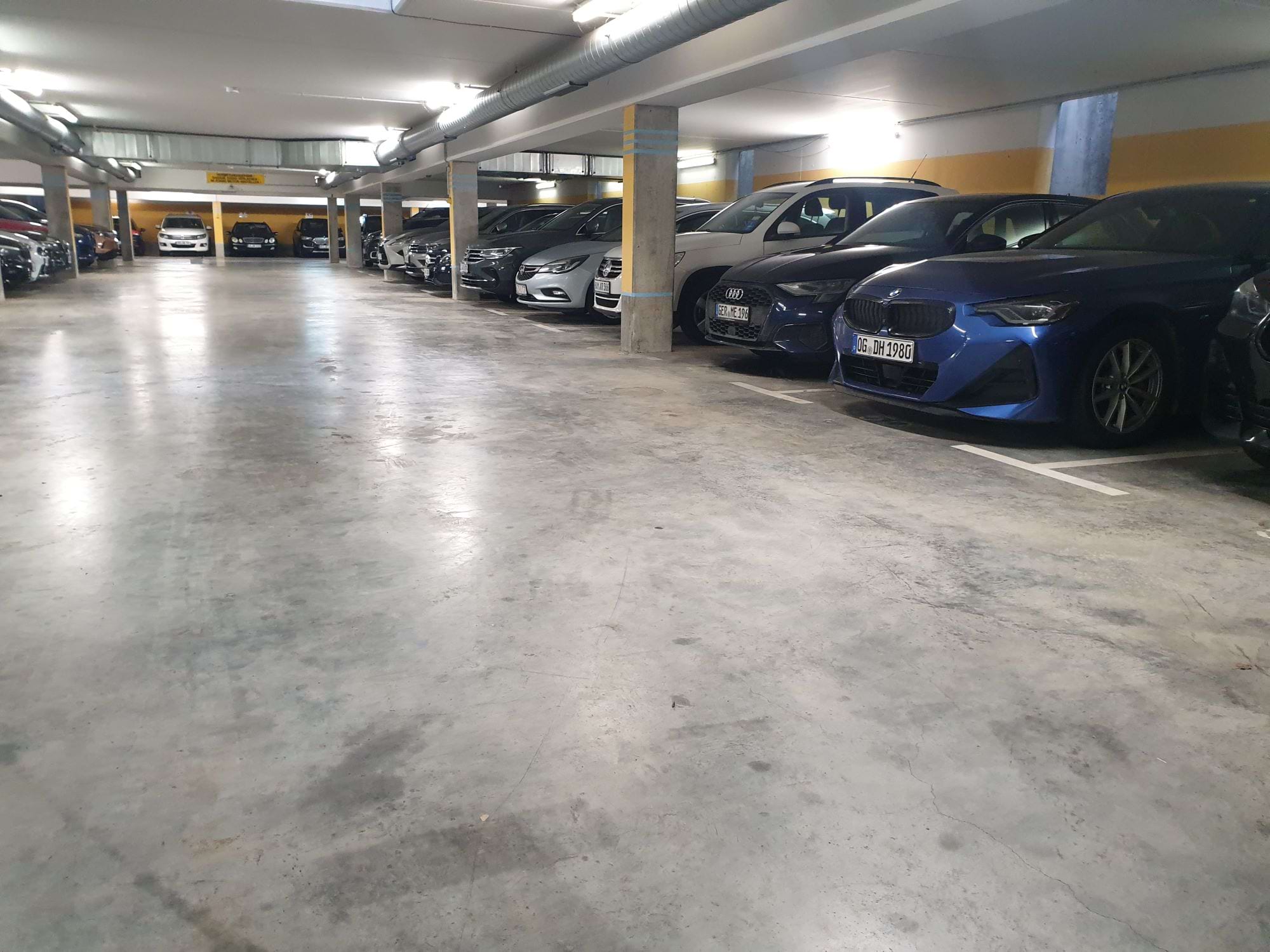 Parkplatz in Tiefgarage mit Shuttle Service zum Airport Frankfurt