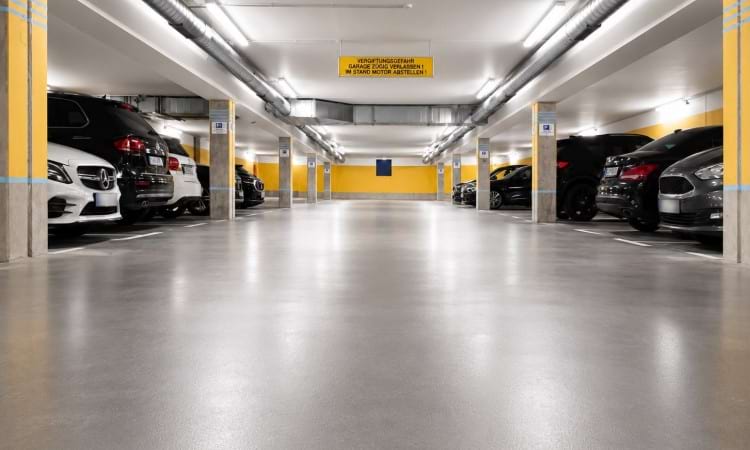 Parken in Tiefgarage mit Shuttle Service zum Flughafen Frankfurt