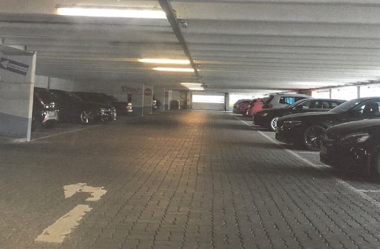 Frankfurt Flughafen Tiefgarage Parken Pro Stunde www.parkinglist.de