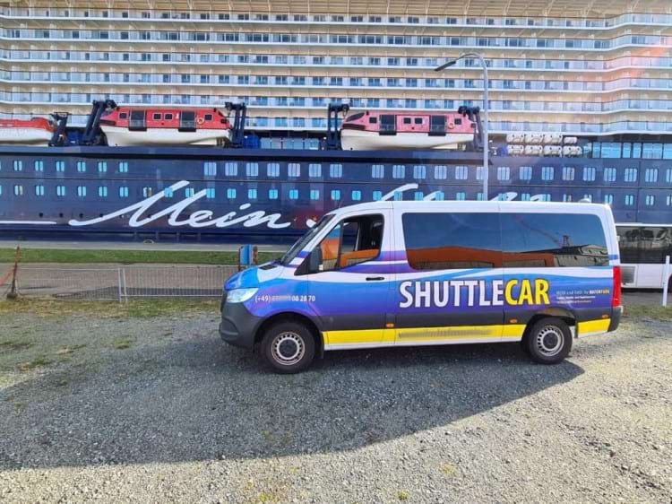 Parkplatz in Parkhalle mit Shuttle Service zum Hafen Bremerhaven
