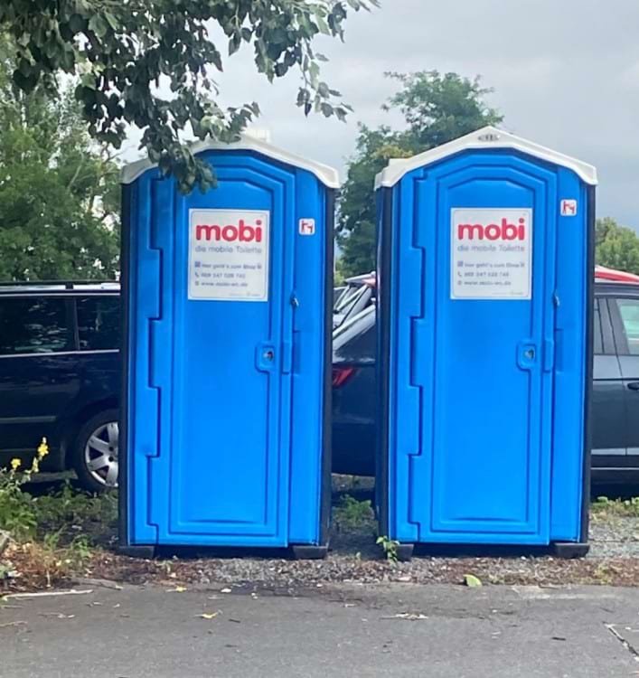 Parkplatz mit Kunden WC sowie Shuttle Service zum Airport Frankfurt