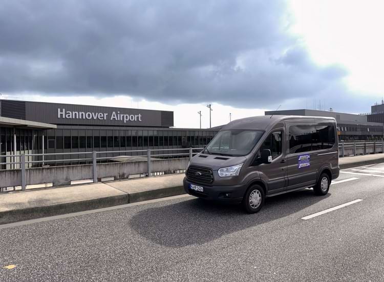 Shuttle Bus und Parken im Parkhaus nahe Airport Hannover