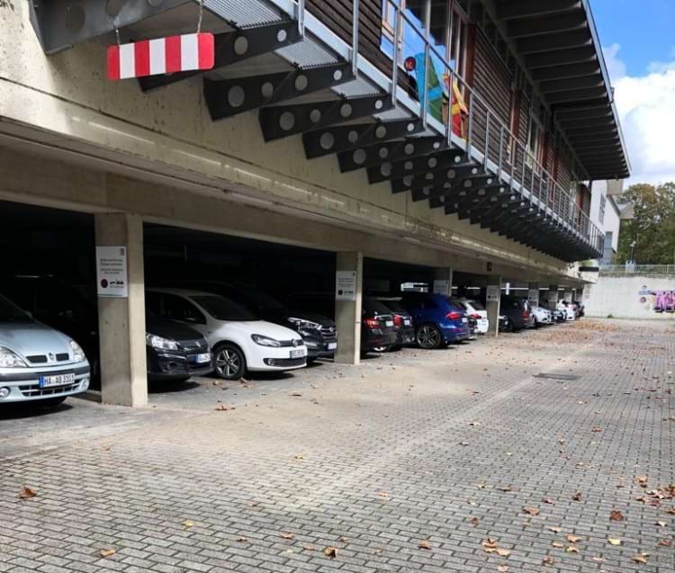 Parkplatz im Parkhaus inkl. Shuttle Service zum Flughafen Düsseldorf