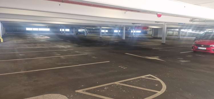 Parkplatz im Parkhaus mit Valet Service am Airport Düsseldorf
