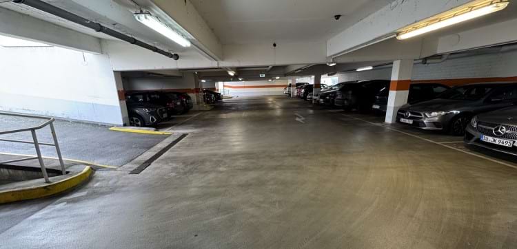Parken im Parkhaus ohne Transfer zum Airport Frankfurt