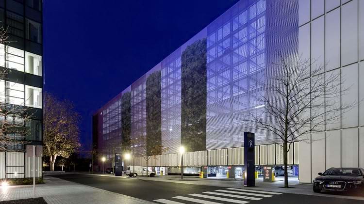 Parkplatz im Parkhaus inkl. Valet Service am Flughafen Frankfurt