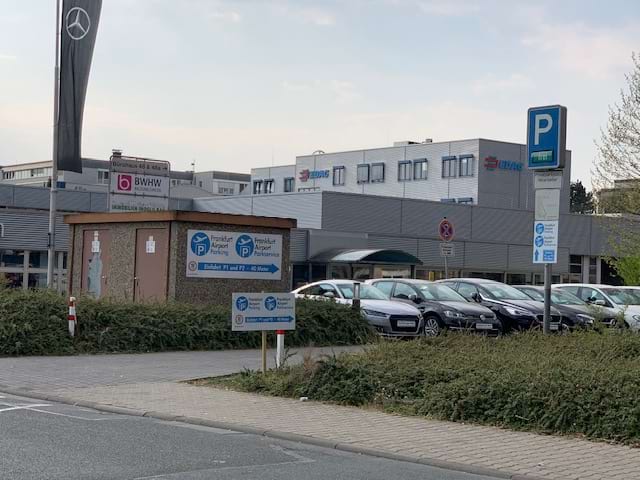 Einfahrt Parkplatz inkl. Shuttle zum Kreuzfahrthafen Frankfurt am Main