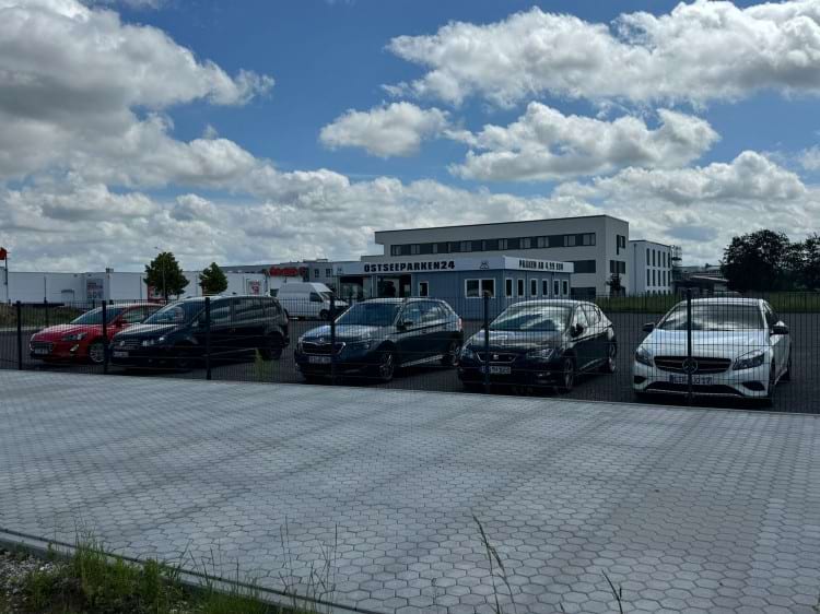 Wohnmobil-Parkplatz mit Shuttle Service zum Kreuzfahrthafen Warnemünde