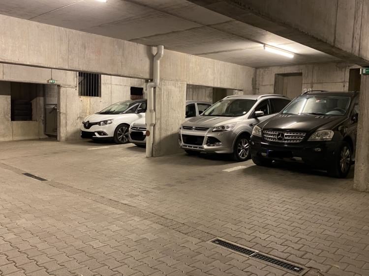 Parkplatz im Parkhaus mit Valet Service am Flughafen Stuttgart