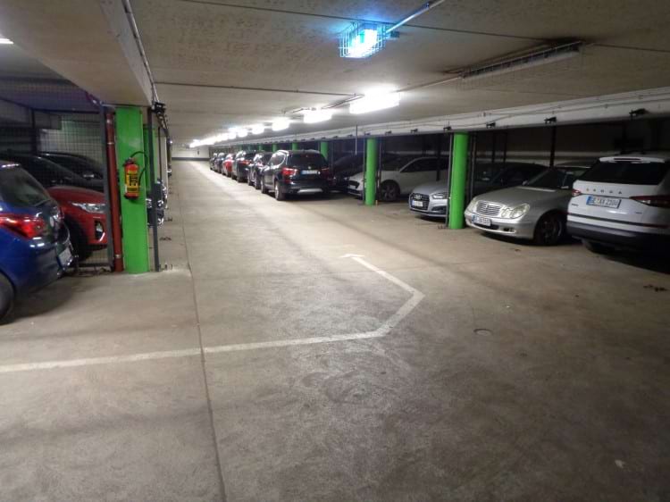 Parkplatz im Parkhaus mit Valet Service am Flughafen Düsseldorf