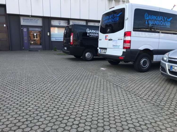 Parkplatz inkl. Shuttle Service zum Flughafen Hannover