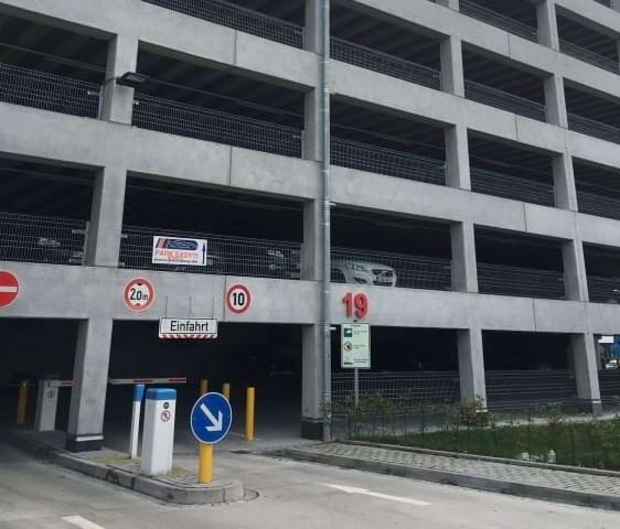 Parken im Parkhaus von Parkeasy mit Shuttle Service zum Flughafen Frankfurt