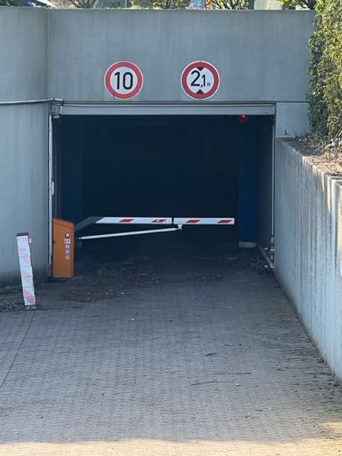 Parkplatz in Tiefgarage mit Shuttle Service zum Flughafen Frankfurt