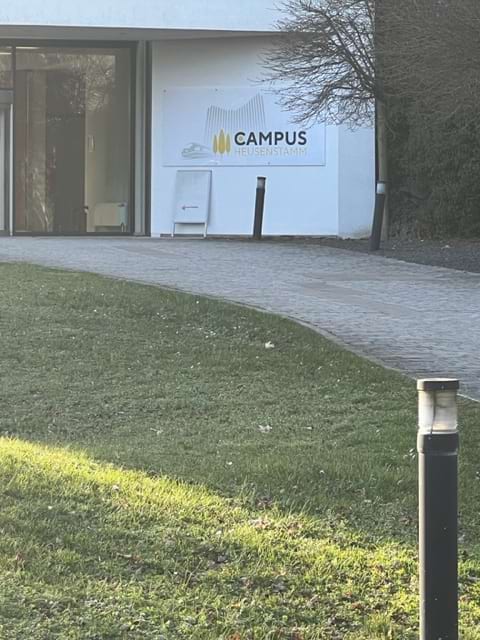 Parken in Tiefgarage mit Shuttle Service zum Airport Frankfurt