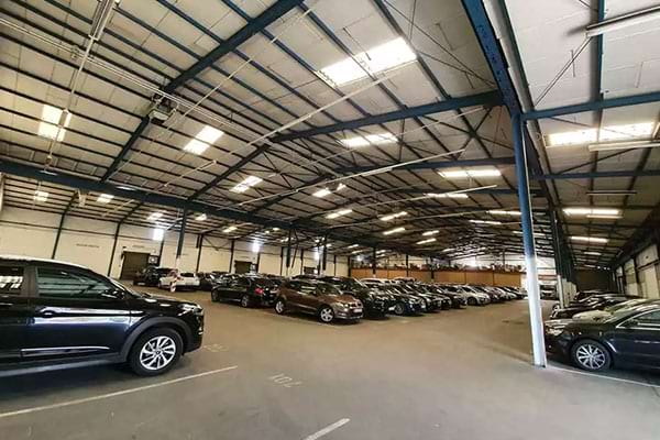 Parkplatz in Parkhalle inkl. Shuttle Service zum Flughafen Bremen