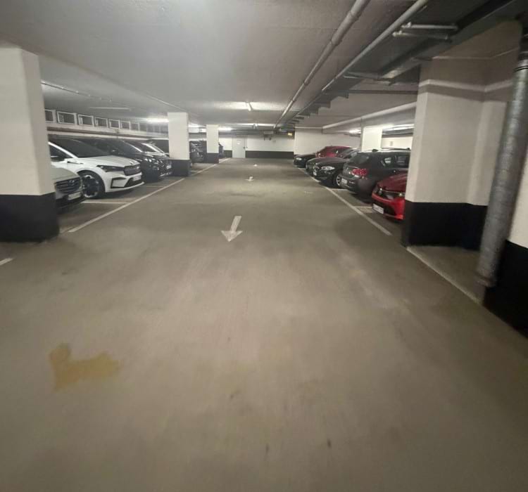 Parkplatz im Parkhaus mit Valet Service am Flughafen Düsseldorf