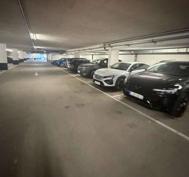 Parkplatz im Parkhaus mit Valet Service am Airport Düsseldorf