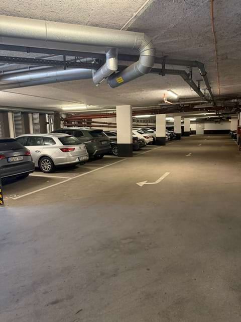 Parken im Parkhaus mit Valet Service am Flughafen Düsseldorf