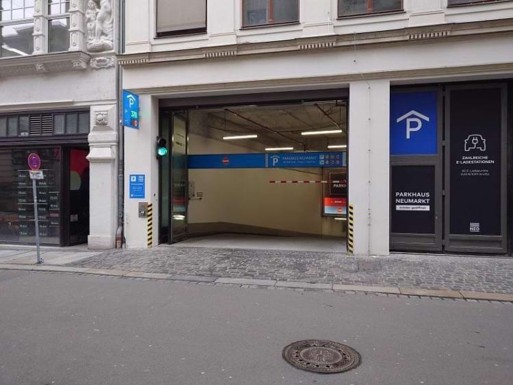 Einfahrt Parkhaus Neumarkt in Leipzig
