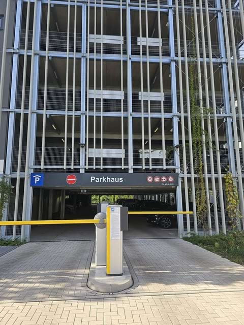 Parken Flughafen Düsseldorf Parkhaus 1 www.parkinglist.de