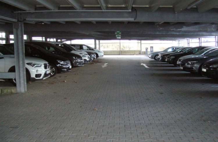Parkplatz mit Valet Service am Airport Düsseldorf