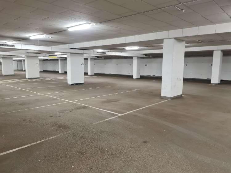 Parkplatz in Tiefgarage mit Shuttle Service zum Flughafen Stuttgart