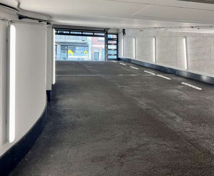 Parkplatz in Tiefgarage mit Valet Service am Flughafen Düsseldorf