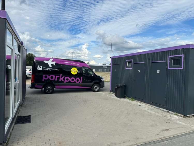 Parken mit Shuttle Service zum Flughafen BER