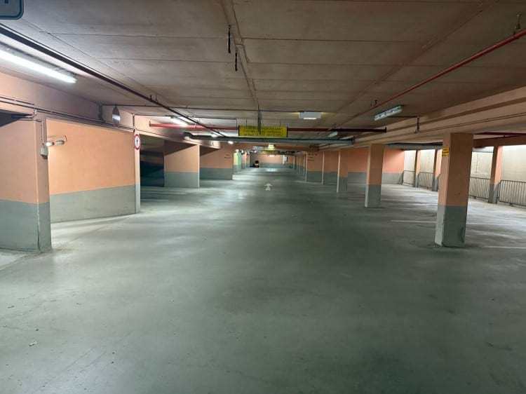 Parkplatz in Tiefgarage mit Shuttle Service zum Airport Frankfurt