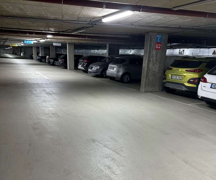 Parkplatz im Parkhaus ohne Transfer zum Flughafen