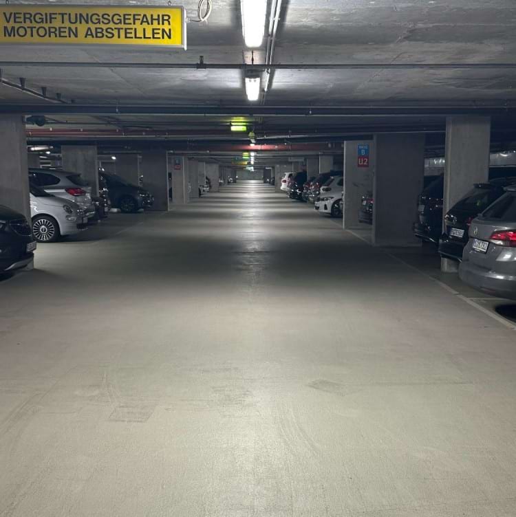 Parkplatz im Parkhaus ohne Transfer zum Airport