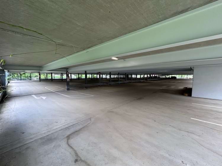 Parken im Parkhaus mit Shuttle Service zum Flughafen Frankfurt