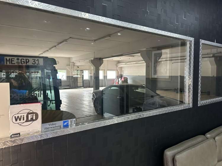 Parkplatz in Parkhalle mit Valet Service am Flughafen Frankfurt