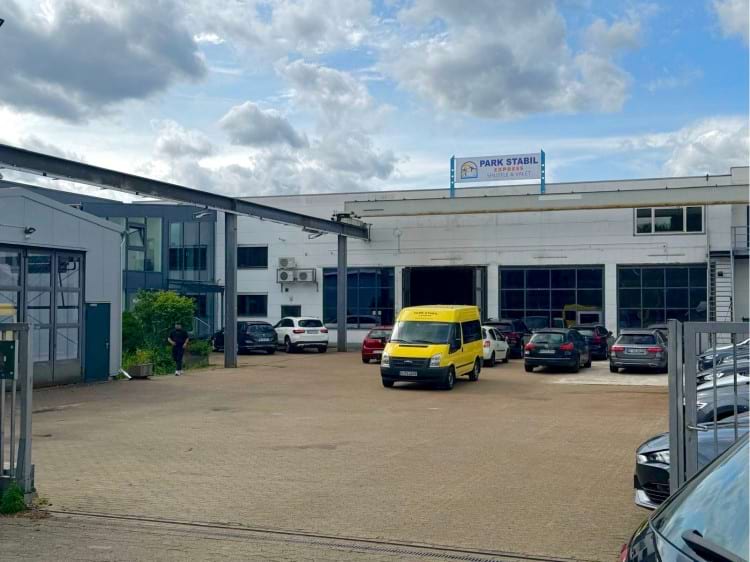 Parkplatz mit Shuttle Service zum Airport Düsseldorf