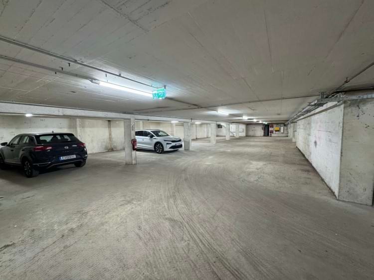 Parkplatz in Tiefgarage mit Shuttle Service zum Flughafen Düsseldorf