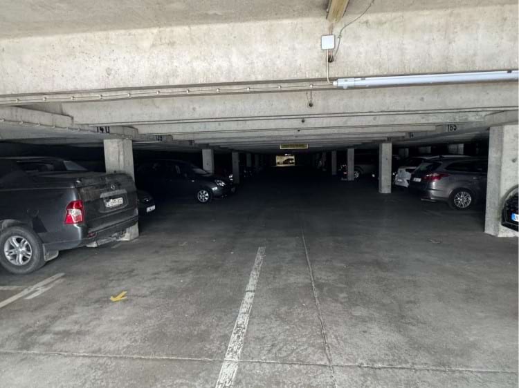 Parkplatz in Tiefgarage mit Shuttle Service zum Airport Düsseldorf