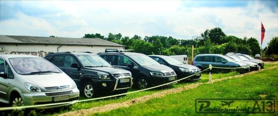 Parkplatz Parkterminal A13 nahe Flughafen Berlin Brandenburg