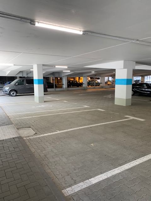 Parkplatz im Parkhaus inkl. Shuttle Service zum Flughafen Hamburg