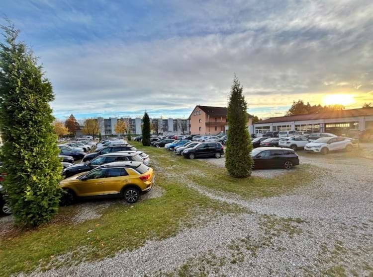 Parkplatz mit Shuttle Service zum Flughafen München