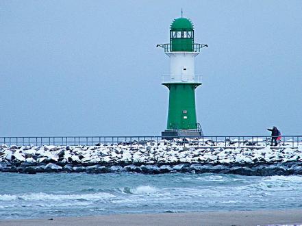 Parken am Kreuzfahrthafen Rostock Warnemünde