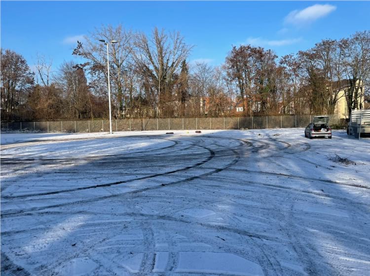 Parkplatz mit Shuttle Service zum Flughafen Köln