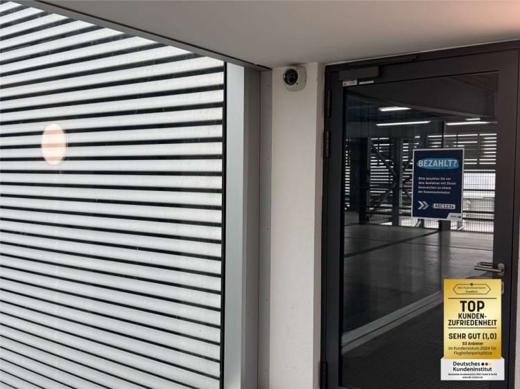 Parkplatz im Parkhaus mit Shuttle Service zum Airport Frankfurt