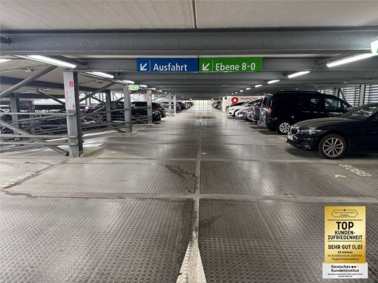 Parken im Parkhaus mit Shuttle Service zum Flughafen Frankfurt