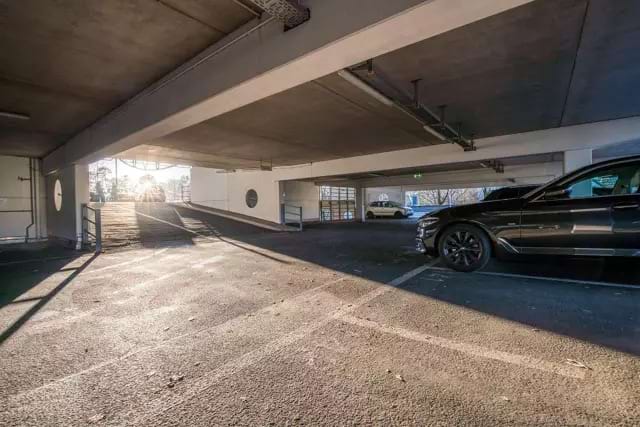 Parken im Parkhaus mit Shuttle Service zum Airport Nürnberg