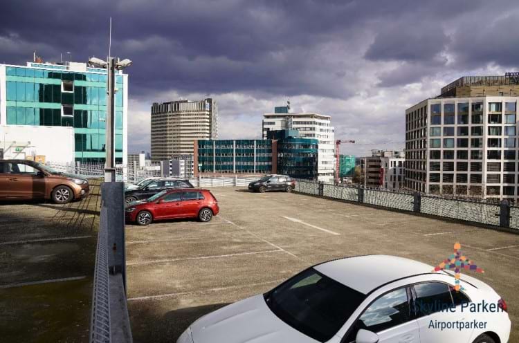 Parken im Parkhaus mit Shuttle Service zum Flughafen Frankfurt