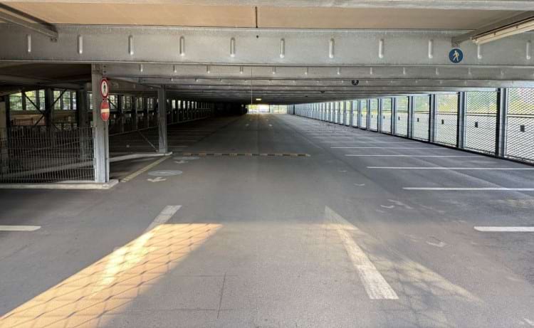 Parken im Parkhaus mit Shuttle Service zum Airport Frankfurt