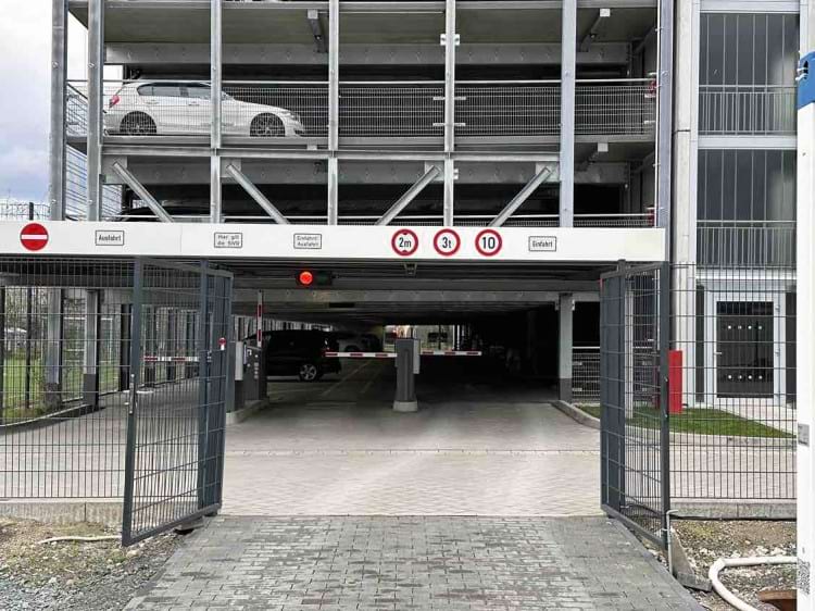 Parkplatz im Parkhaus mit Valet Service am Airport Frankfurt